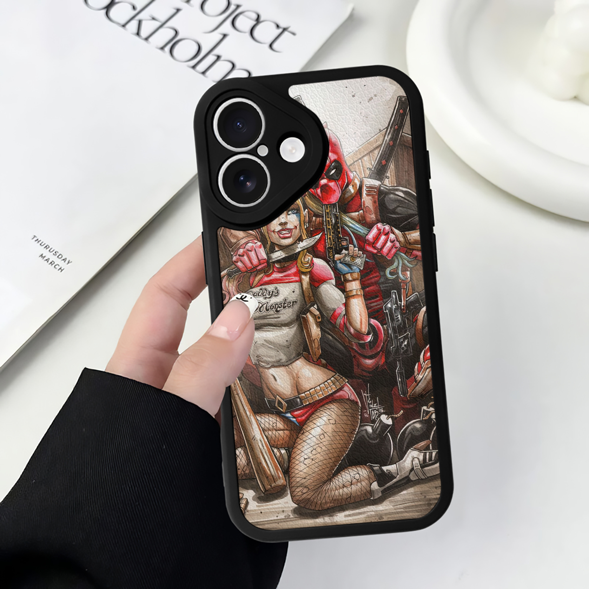 （画像用） Deadpool デッドプール 【iPhone 16シリーズ対応】シリコンスマホケース（レザー調） 材質：シリコン